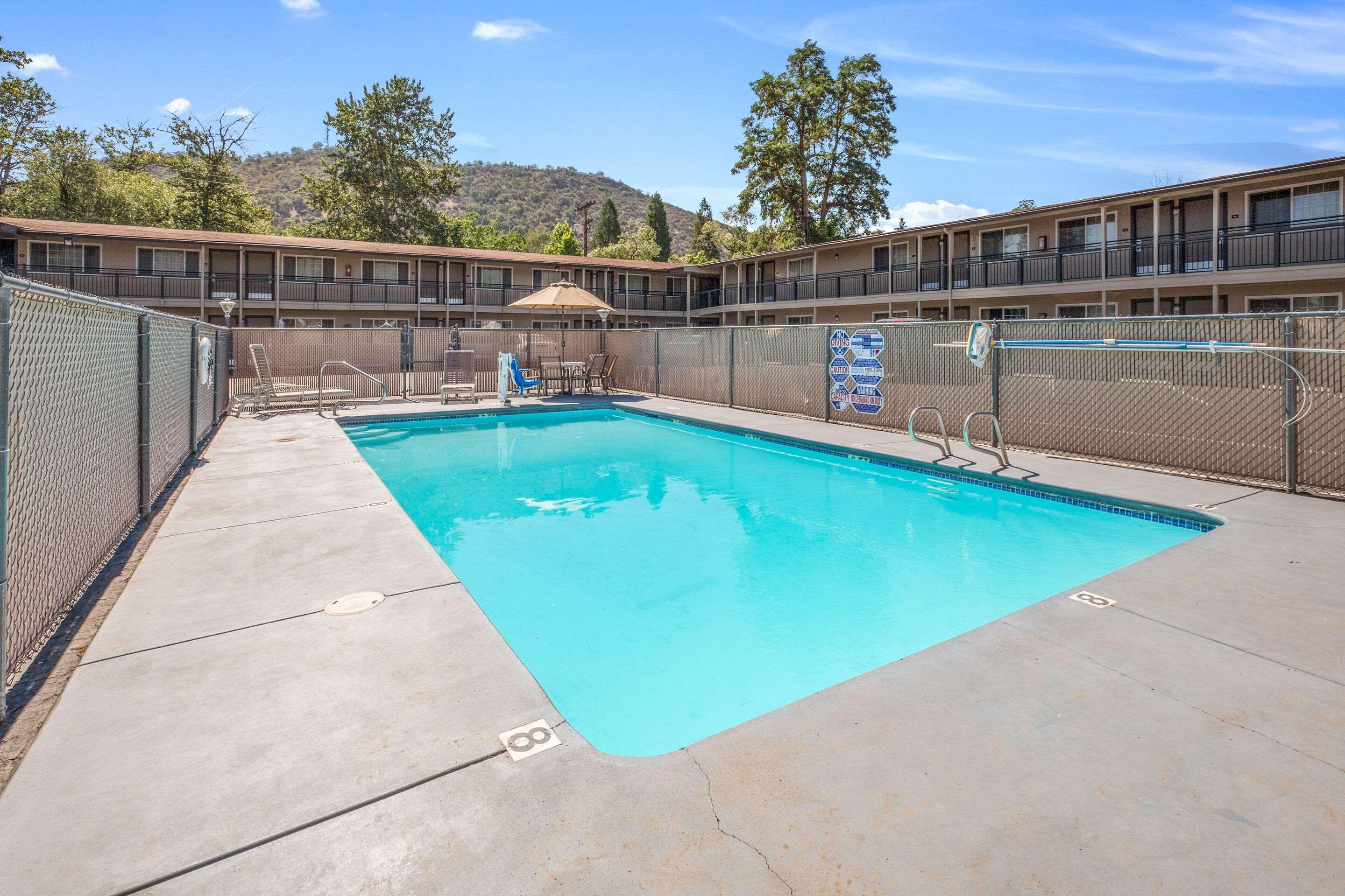 Econo Lodge Inn & Suites Yreka Exteriér fotografie