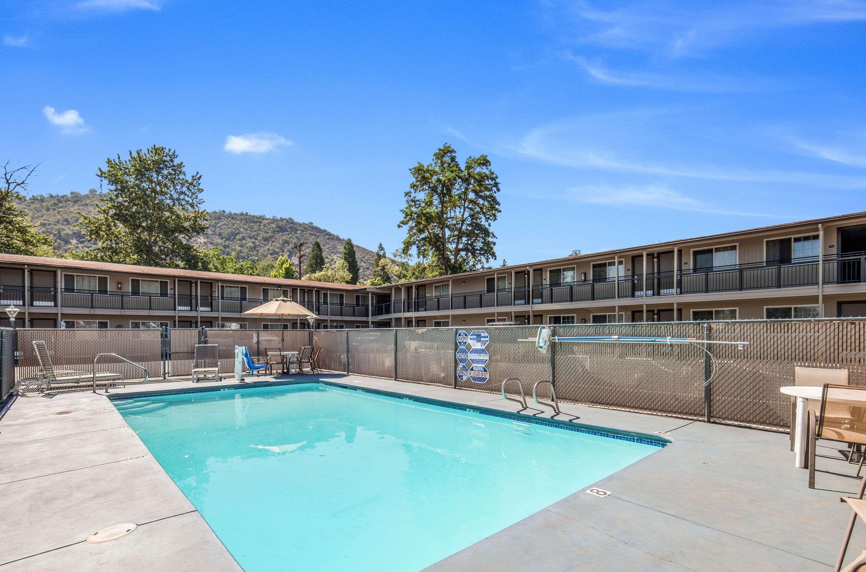 Econo Lodge Inn & Suites Yreka Exteriér fotografie